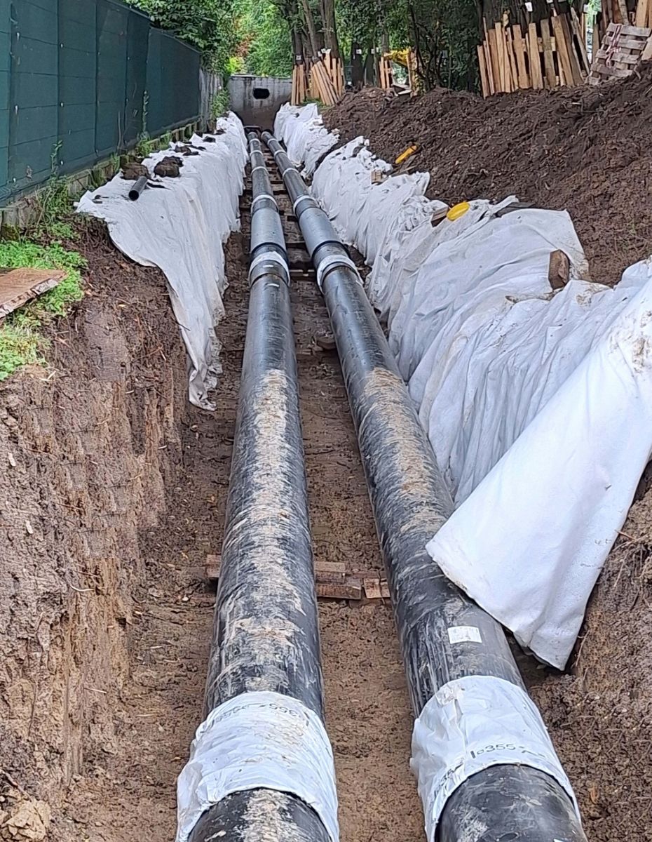 zdjęcie z przebudowy nadziemnej sieci ciepłowniczej przy ulicy Przemysłowej, fot. Miejskie Przedsiębiorstwo Energetyki Cieplnej